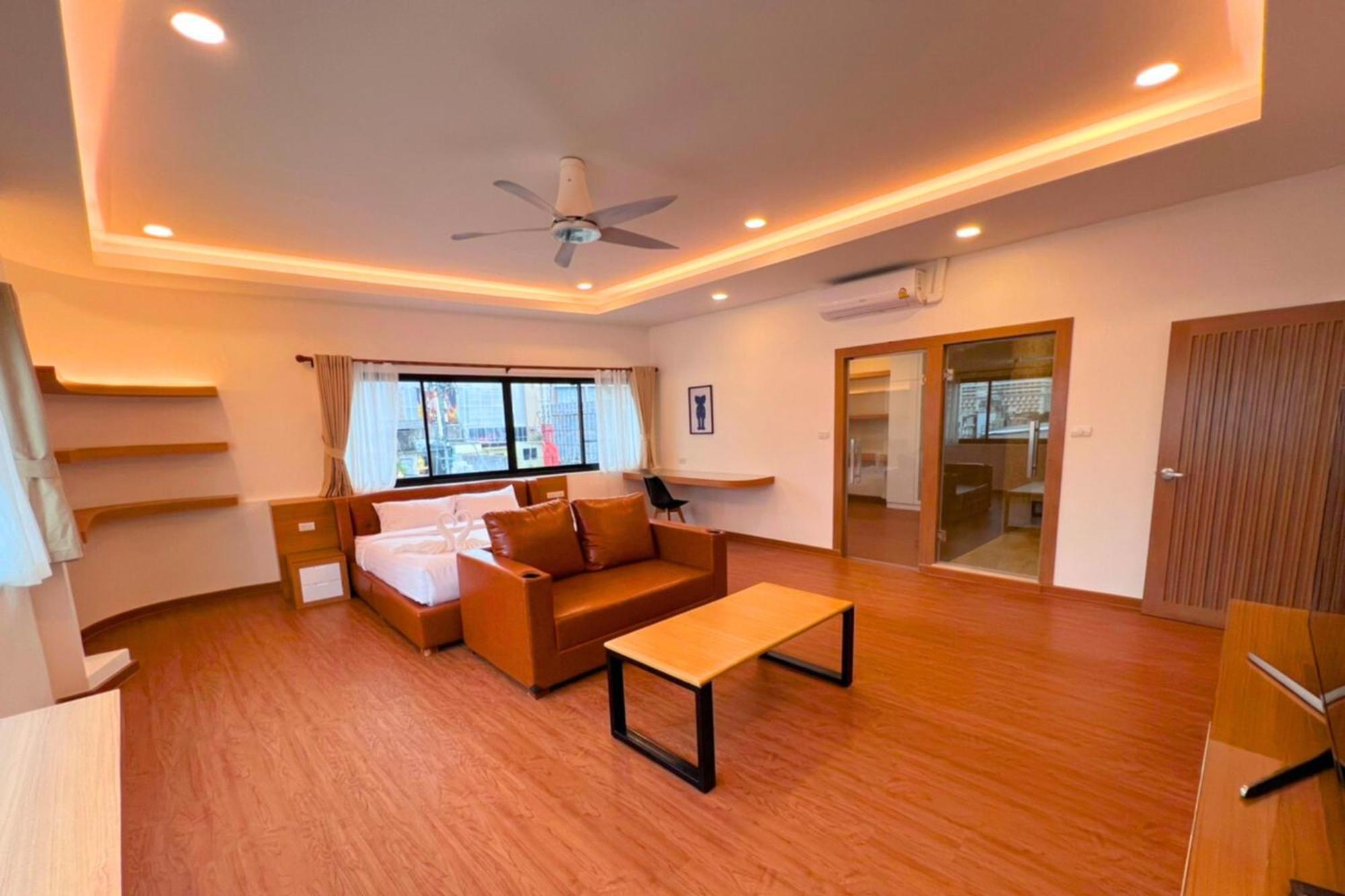 The Lodge Pattaya Extérieur photo