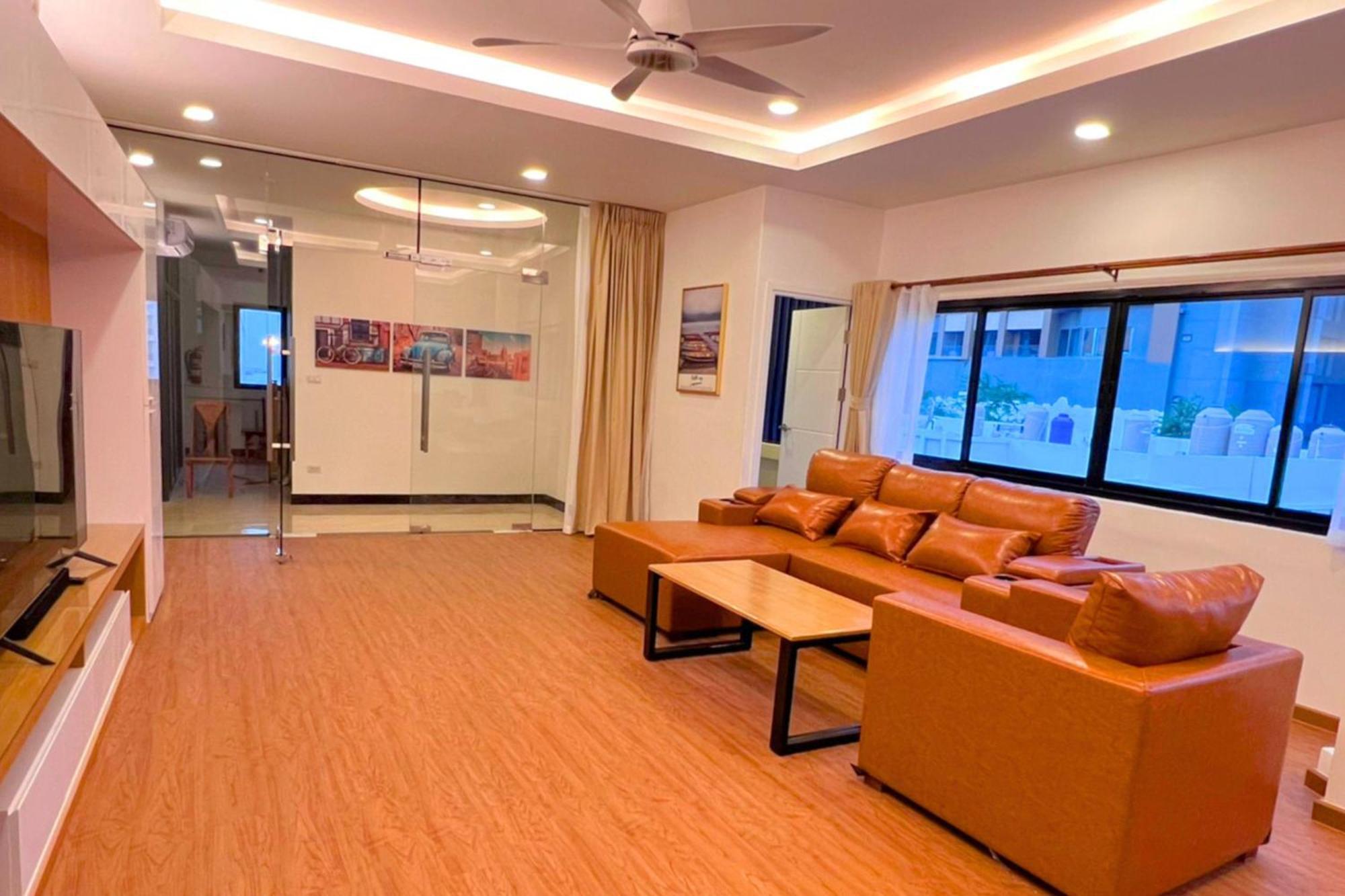 The Lodge Pattaya Extérieur photo