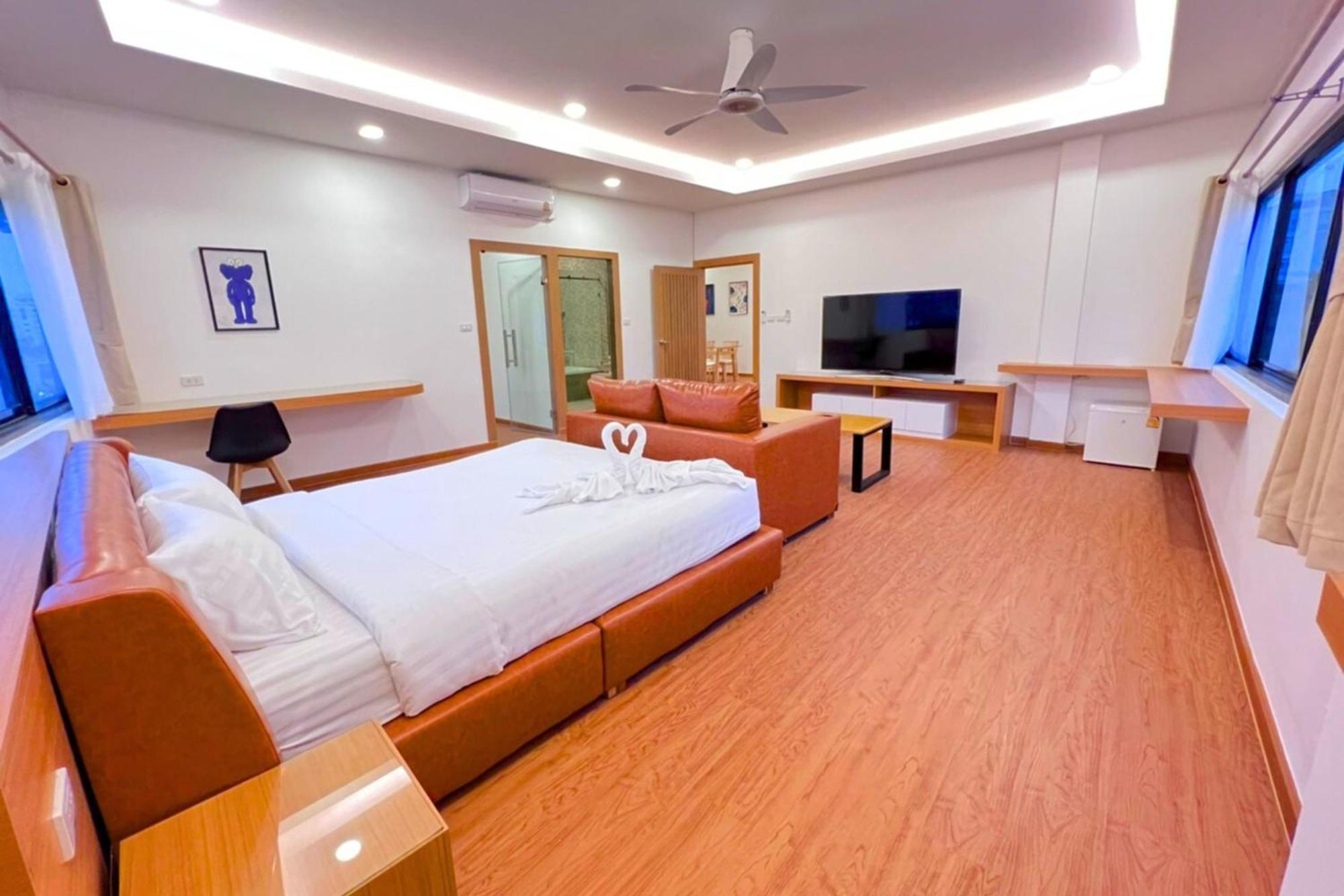 The Lodge Pattaya Extérieur photo