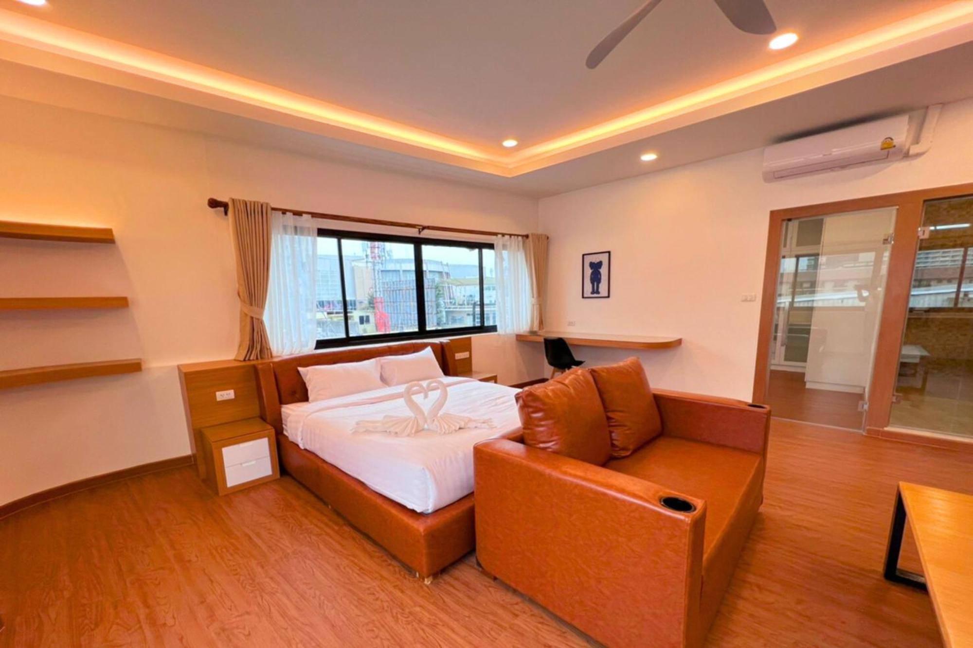 The Lodge Pattaya Extérieur photo