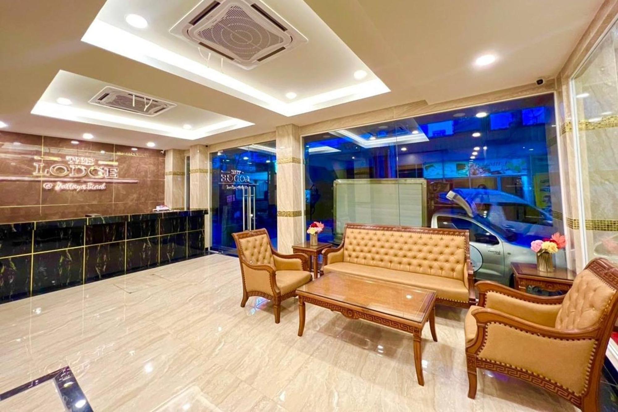 The Lodge Pattaya Extérieur photo